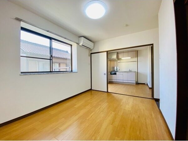  サンハウス横前