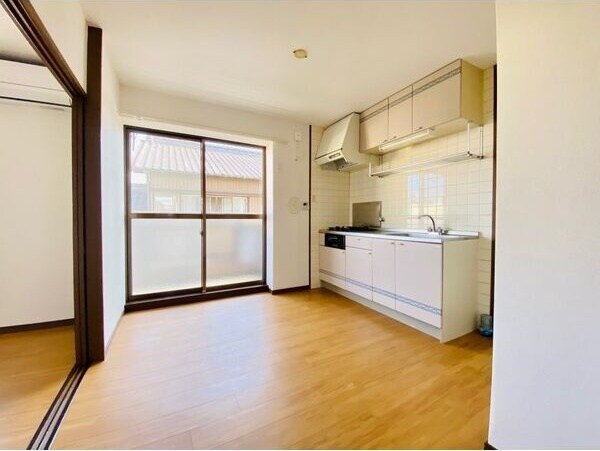  サンハウス横前