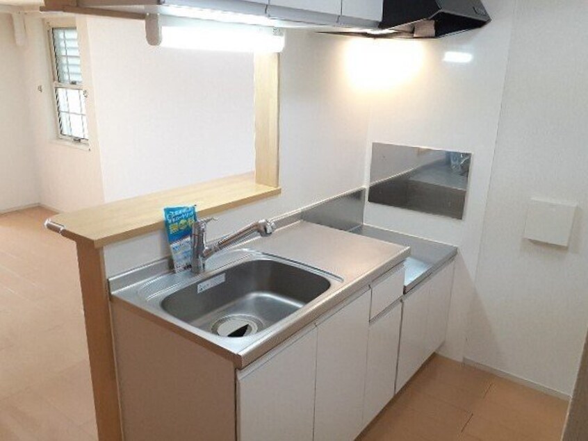  アンジュ　八田