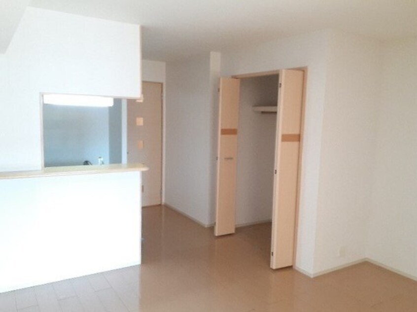  アンジュ　八田