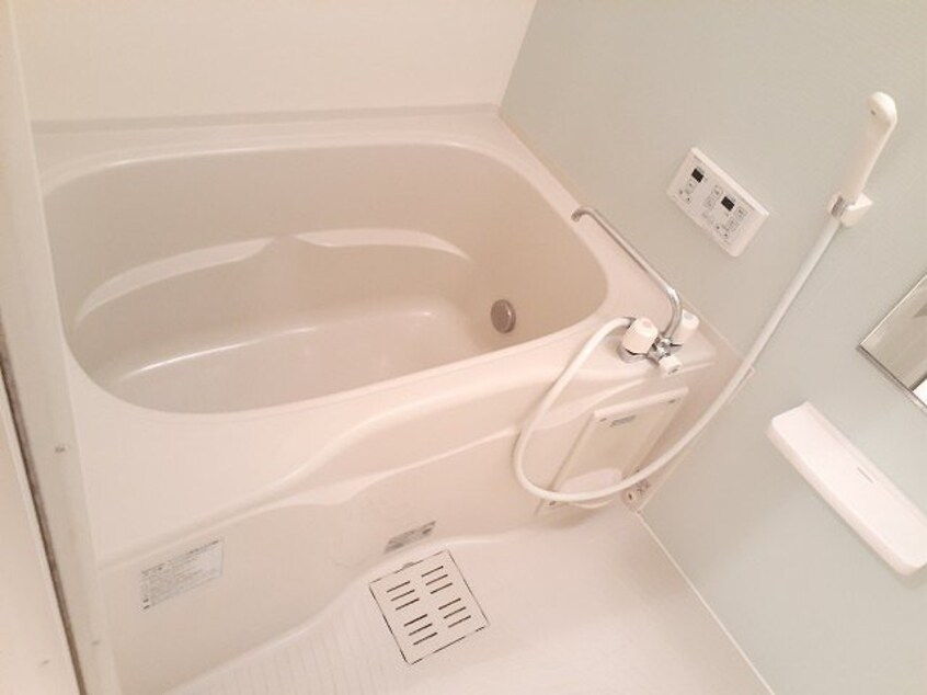  アンジュ　八田