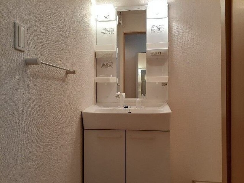  アンジュ　八田