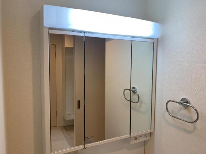 三面鏡（イメージ） Berg SAKAE