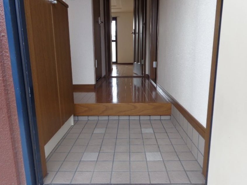 玄関（イメージ） 近鉄名古屋線/伏屋駅 徒歩10分 1階 築25年