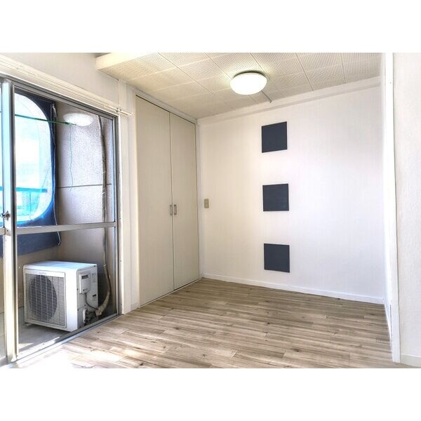 ※写真は同じマンションの違う部屋のものになります。 名古屋市営地下鉄東山線/千種駅 徒歩6分 5階 築40年