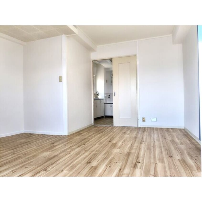 ※写真は同じマンションの違う部屋のものになります。 名古屋市営地下鉄東山線/千種駅 徒歩6分 5階 築40年