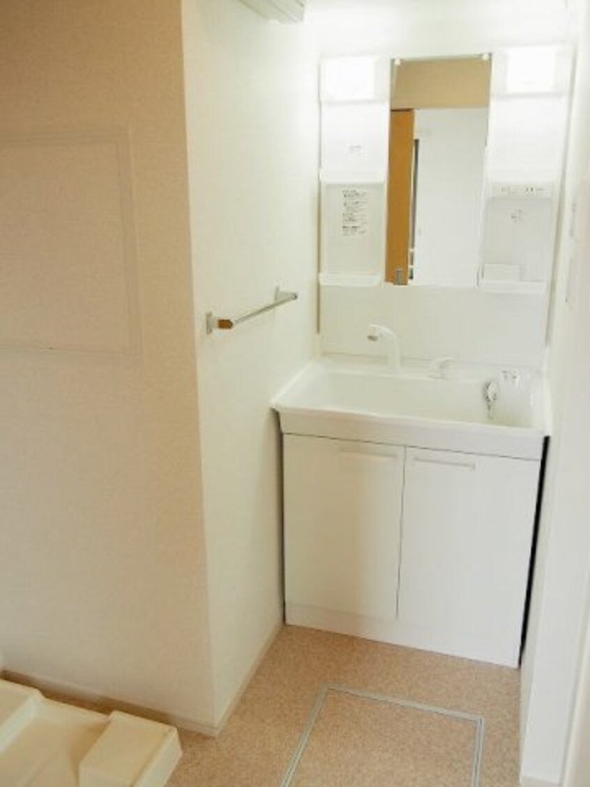 ゆったりとスペースのある洗面所 Ｔ・ＫレジデンスⅠ