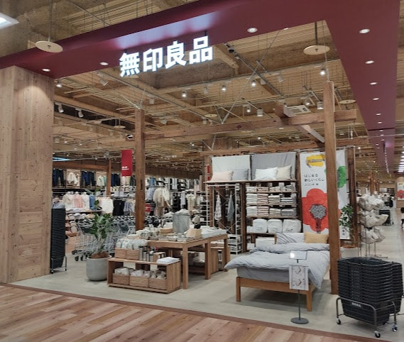 無印良品 ルビットタウン戸田店まで693m 関西本線（東海）/春田駅 徒歩14分 1-2階 築21年