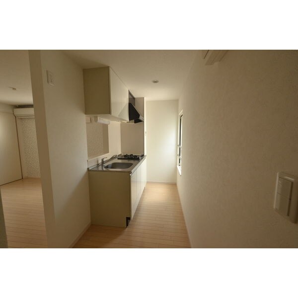 ※写真は同じマンションの違う部屋のものになります。 東海道本線/名古屋駅 徒歩8分 1階 築12年