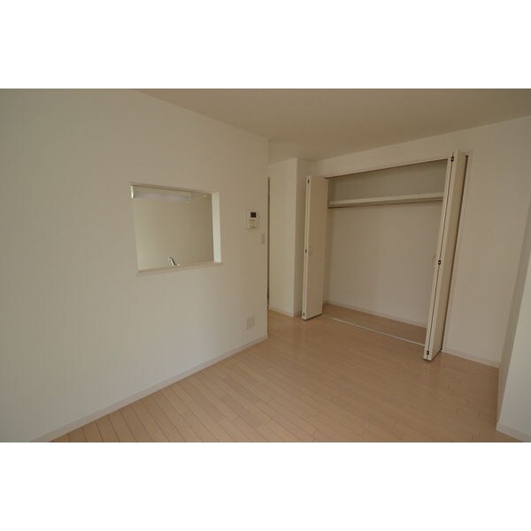 ※写真は同じマンションの違う部屋のものになります。 東海道本線/名古屋駅 徒歩8分 1階 築12年