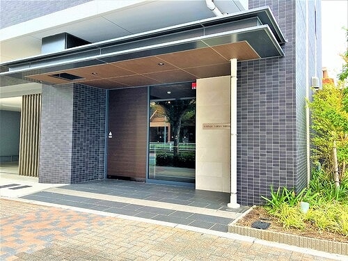 エントランス プレイス白壁