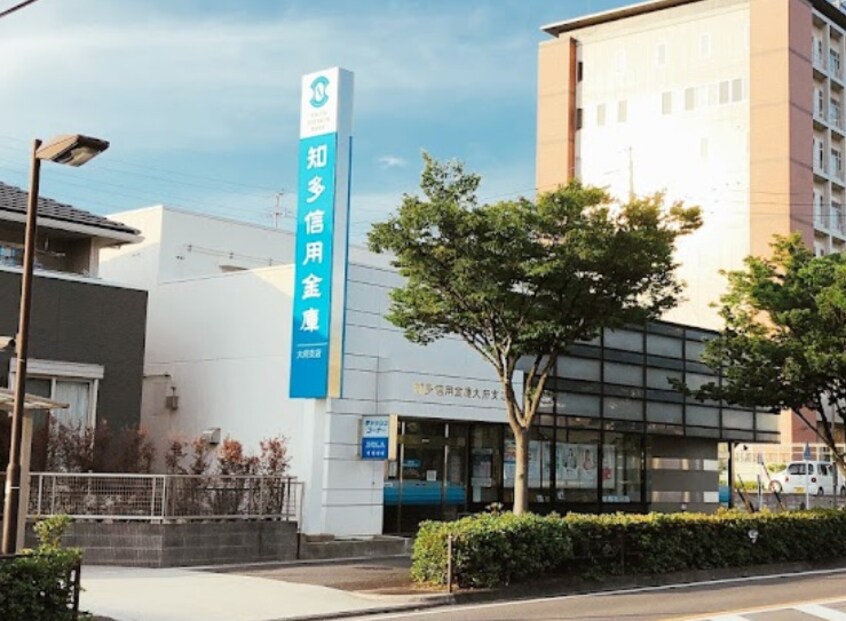 知多信用金庫大府支店(銀行)まで453m 武豊線/大府駅 徒歩3分 1階 築18年