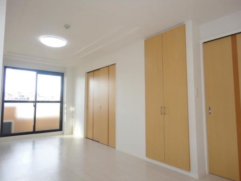 リビング サンシャインスクエア