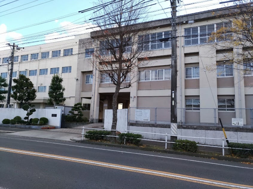 名古屋市立千鳥丘中学校(中学校/中等教育学校)まで623m アリエッタさんたかね