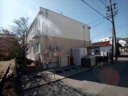 2023年1月に外壁塗装しました。陽当り良好です