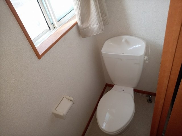 ２階の部屋のみ窓有り レオパレス地領