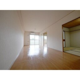 室内写真は別部屋の写真です。