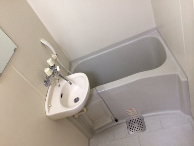  レオパレス愛松