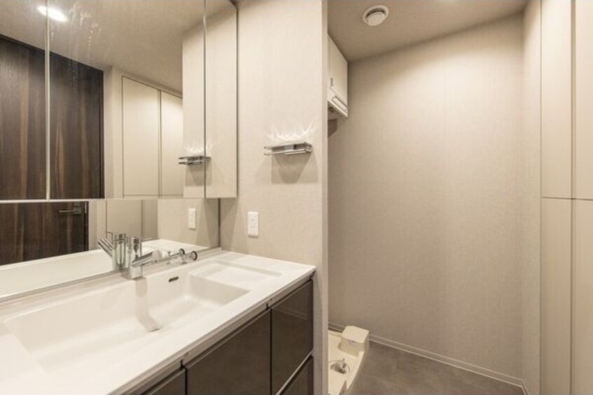  名古屋市営地下鉄東山線/名古屋駅 徒歩13分 11階 築2年