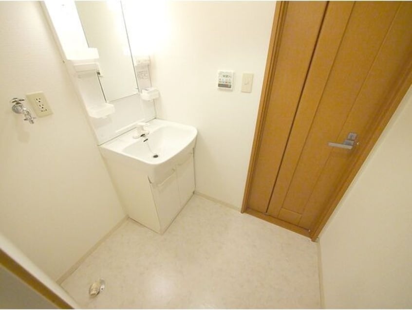 ※写真は同じマンションの違う部屋のものになります。 ベルガーデン伊織