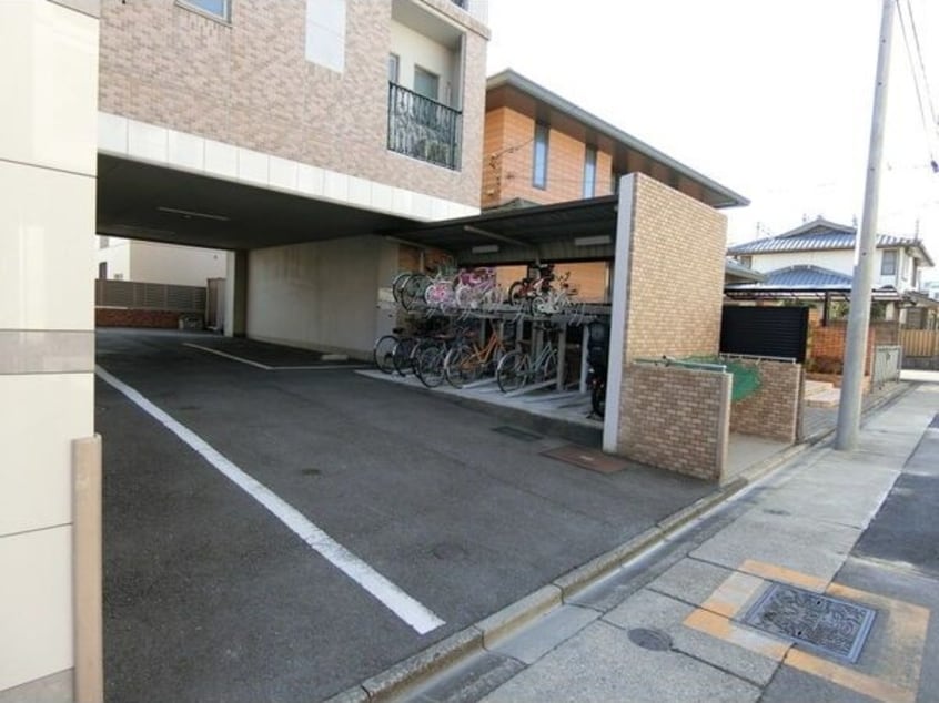  ピオーネ覚王山