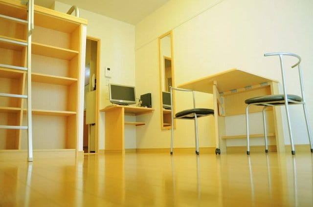  レオパレス丸根