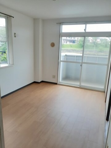  クレセント新町