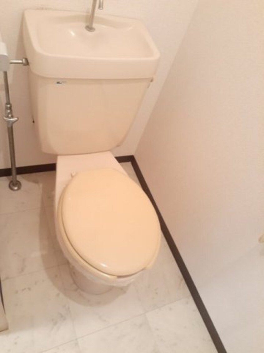  クレセント新町