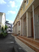 清潔なエントランスです ハレレア