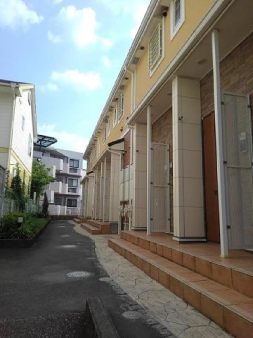 清潔なエントランスです ハレレア