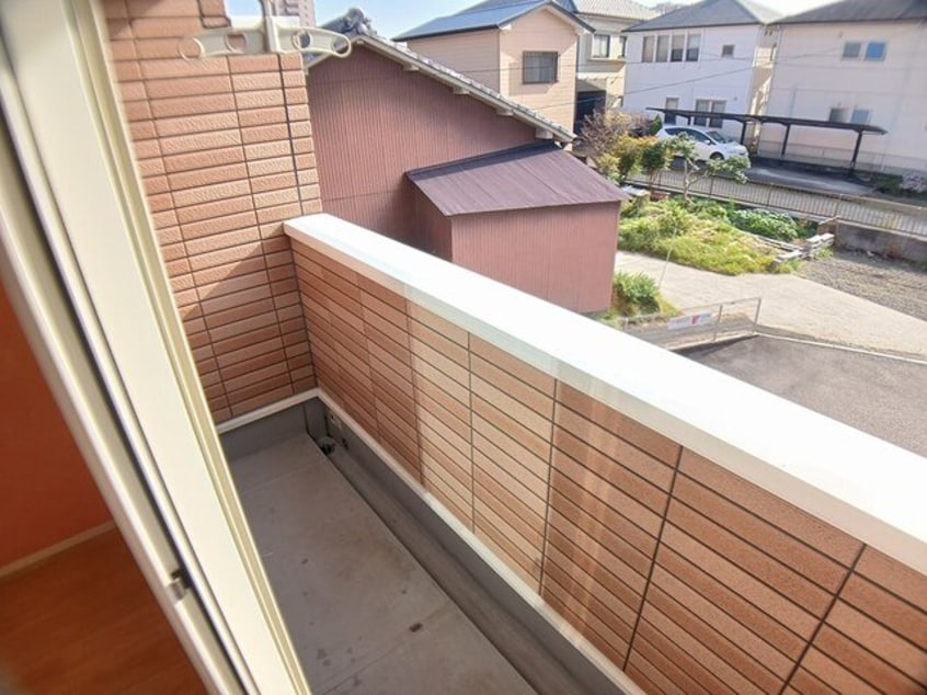 外からの目が気にならないバルコニーで洗濯物が干せます アクティー平針