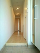 収納もある玄関です ｇｌａｎｚ　Ｂ