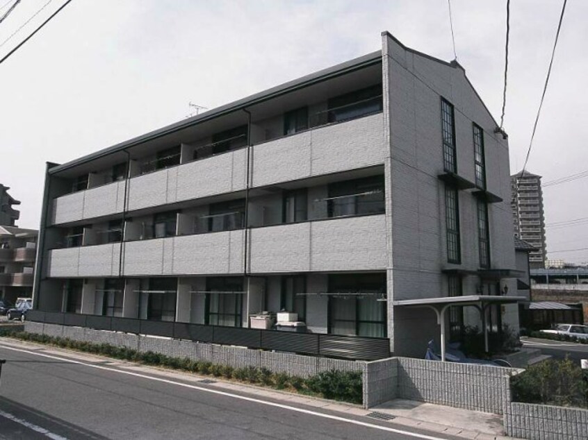  レオパレス愛松