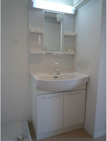  名古屋市営地下鉄東山線/新栄町駅 徒歩12分 5階 築14年