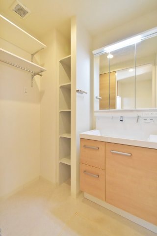 ※写真は同じマンションの違う部屋のものになります。 名古屋市営地下鉄鶴舞線/上前津駅 徒歩1分 14階 築6年