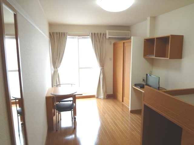 2Fはカーペットとなります。 レオパレスＨＡＰＰＩＮＥＳＳ