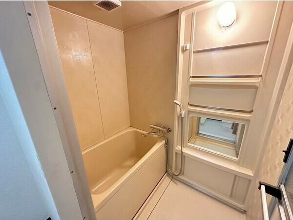  名古屋市営地下鉄名港線/六番町駅 徒歩15分 3階 築35年