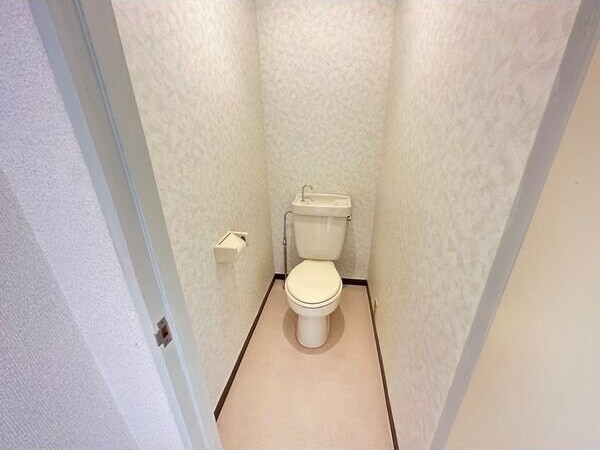  名古屋市営地下鉄名港線/六番町駅 徒歩15分 3階 築35年