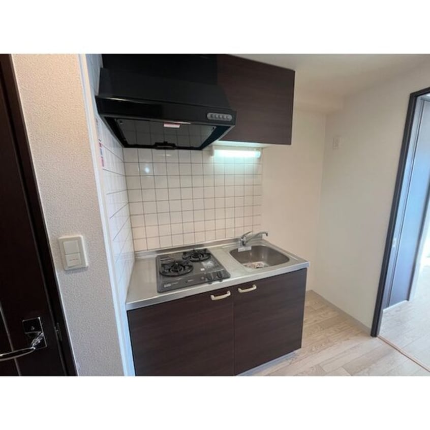 ※写真は同じマンションの違う部屋のものになります。 名古屋市営地下鉄東山線/新栄町駅 徒歩4分 4階 築15年