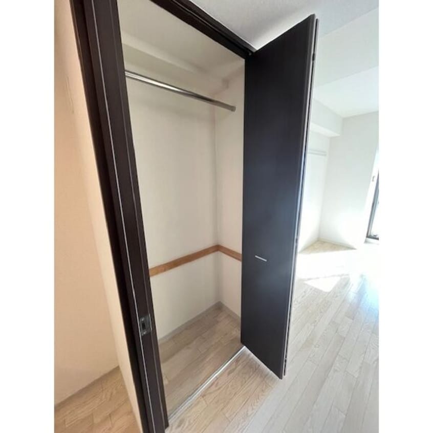 ※写真は同じマンションの違う部屋のものになります。 名古屋市営地下鉄東山線/新栄町駅 徒歩4分 4階 築15年