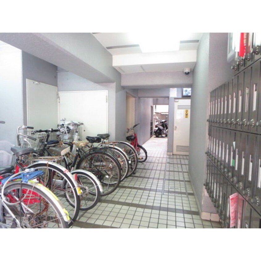  名古屋市営地下鉄名城線/金山駅 徒歩12分 2階 築40年