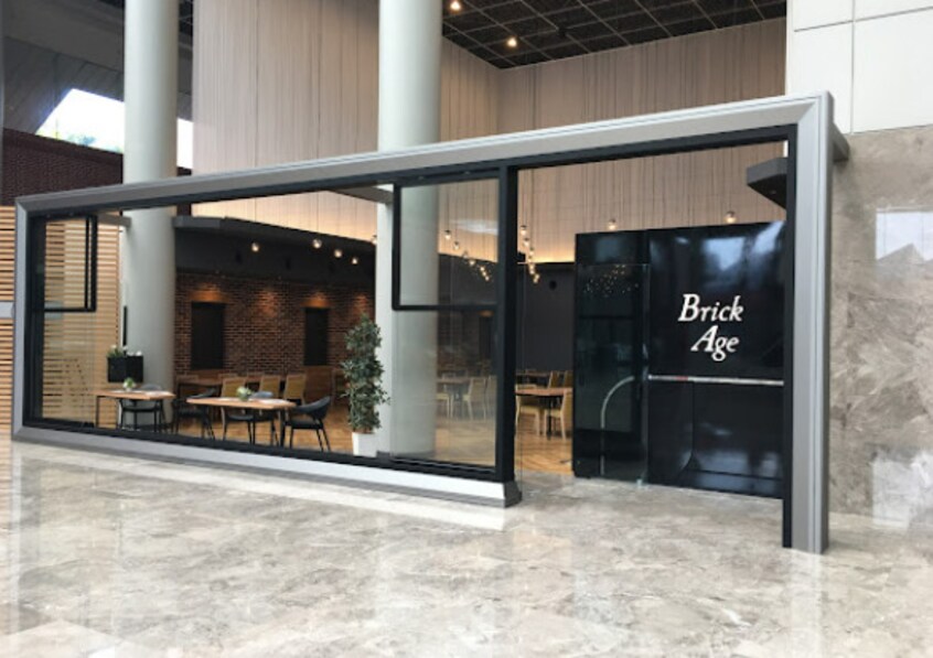 ブリックエイジ(BRICKAGE)(その他飲食（ファミレスなど）)まで214m BAUWERK