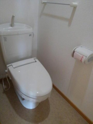 コンパクトで使いやすいトイレです メゾン　ラダ－