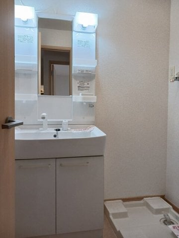 広い洗面スペース ブルー　コスモ