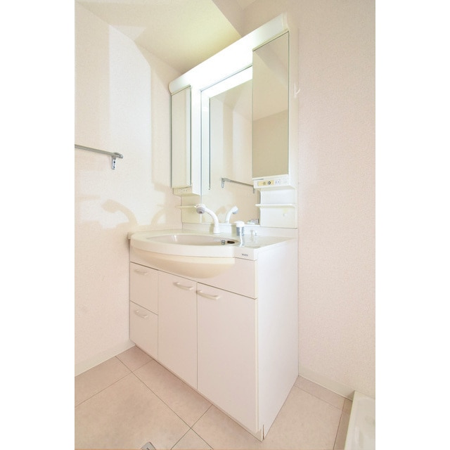  Gramercy Shirakawa Koen