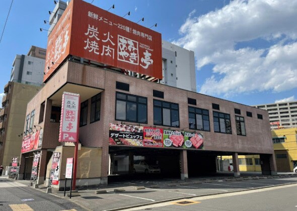 あみやき亭平安通店(その他飲食（ファミレスなど）)まで312m リブリ・平安通