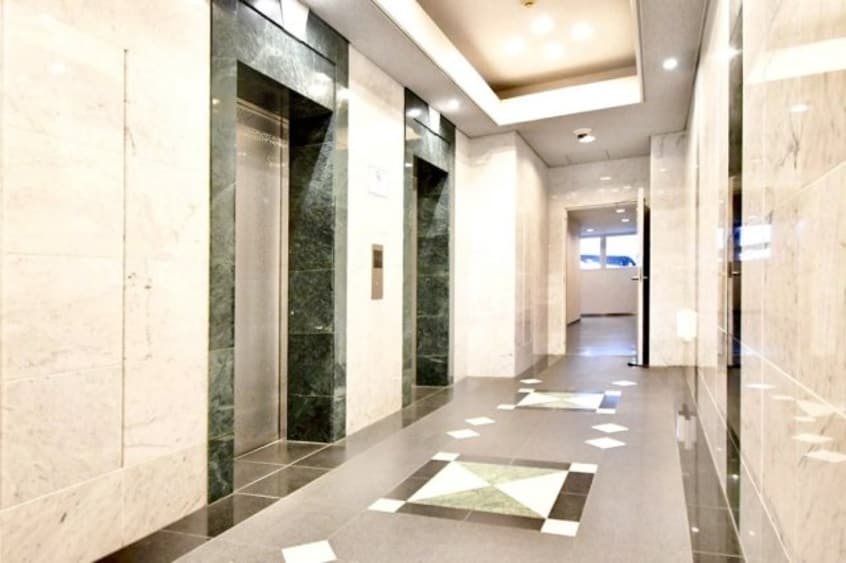 エレベータ－3機 レオパレスＦｌａｔ新栄