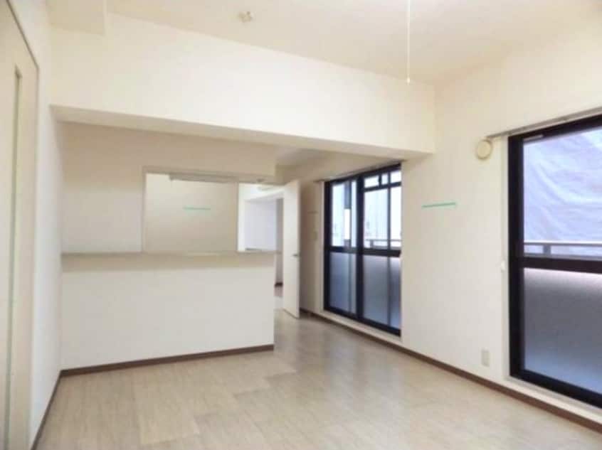 ※写真は同じマンションの違う部屋のものになります。 メゾンアンブリック