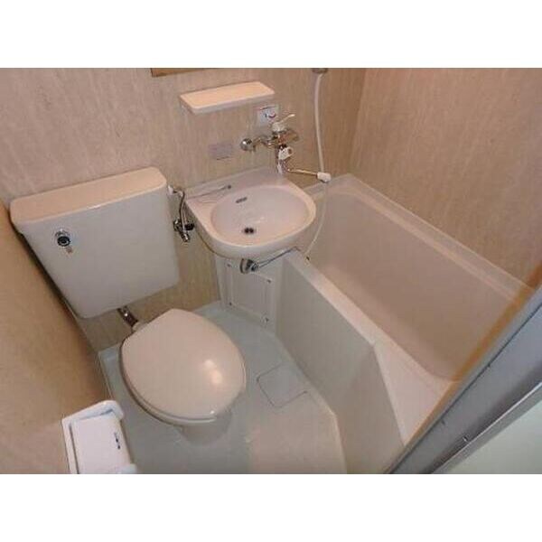  名古屋市営地下鉄東山線/伏見駅 徒歩8分 3階 築37年