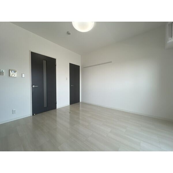 ※写真は同じマンションの違う部屋のものになります。 リベルティア